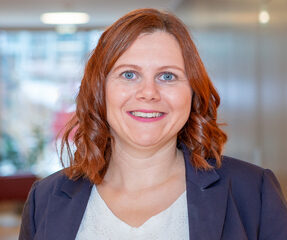 frau-mittellanges-haar